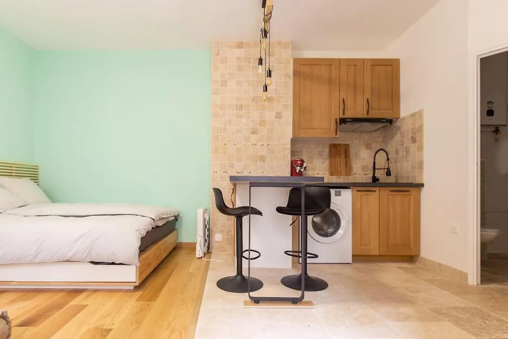 Cosy Studio Full Heart Of Parigi 0*,  Francia